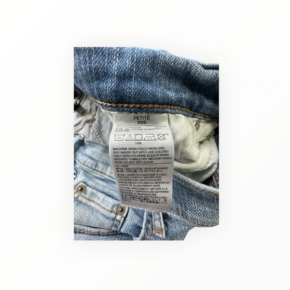 Banana Republic Girlfriend Jeans Womens 28/6P Light Wash Distressed Denim Petite